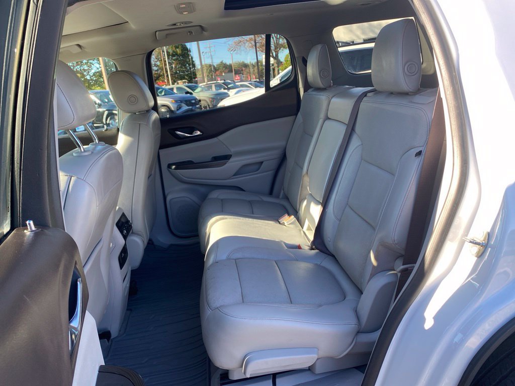 Used 2018 GMC Acadia SLT w/ LPO, Black Accent Package AWD/4WD image 14
