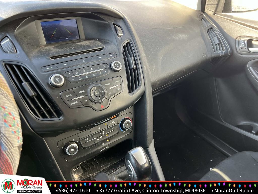 Used 2015 Ford Focus SE image 25