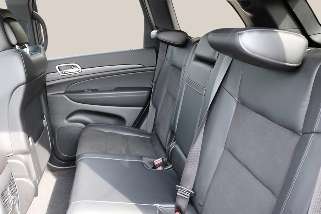 Used 2022 Jeep Grand Cherokee Laredo X RWD image 16