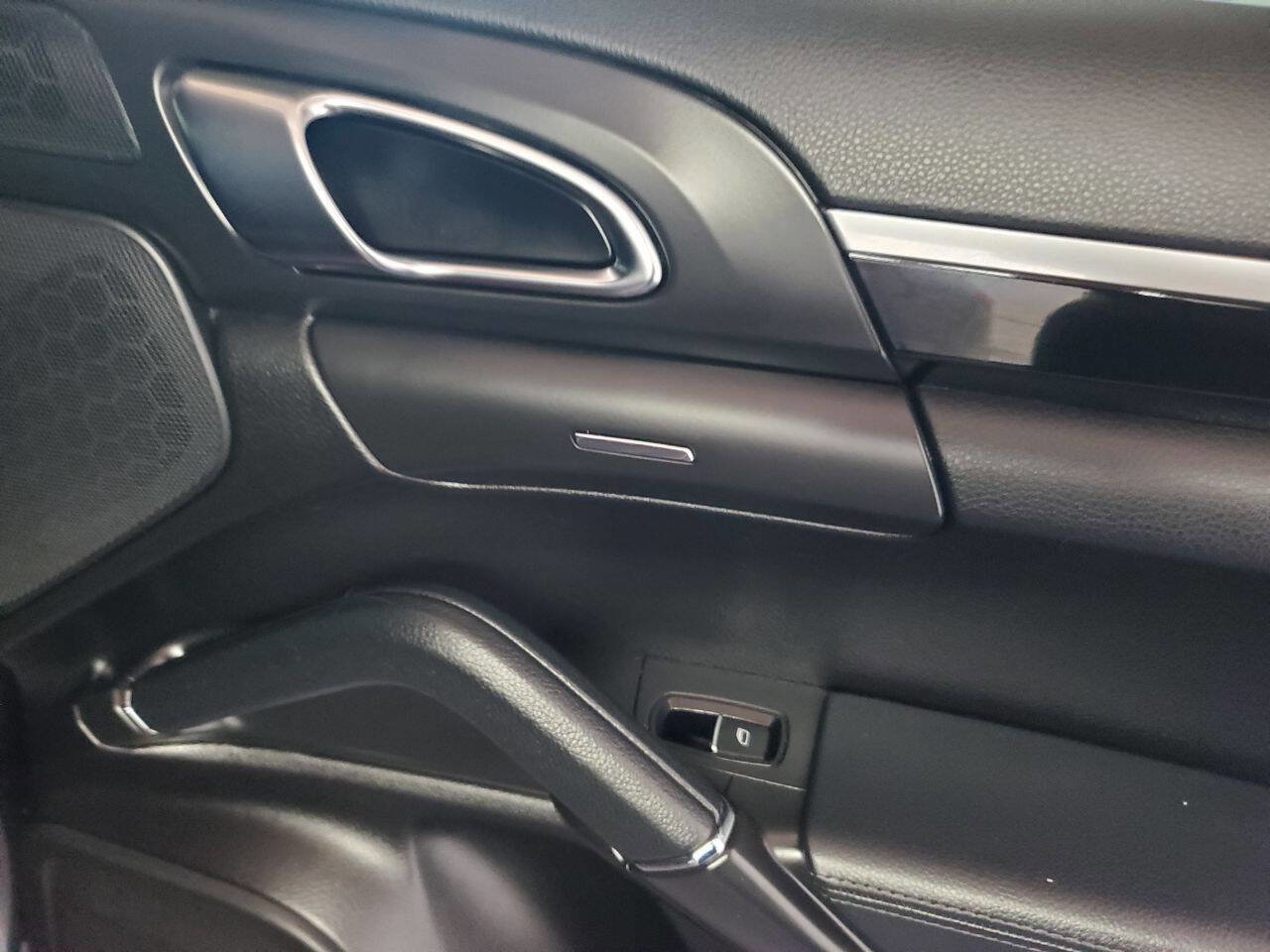 Used 2012 Porsche Cayenne image 18
