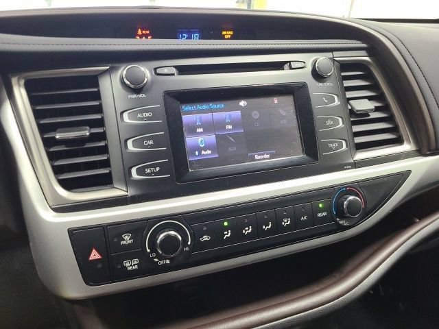 Certified 2019 Toyota Highlander LE FWD image 28