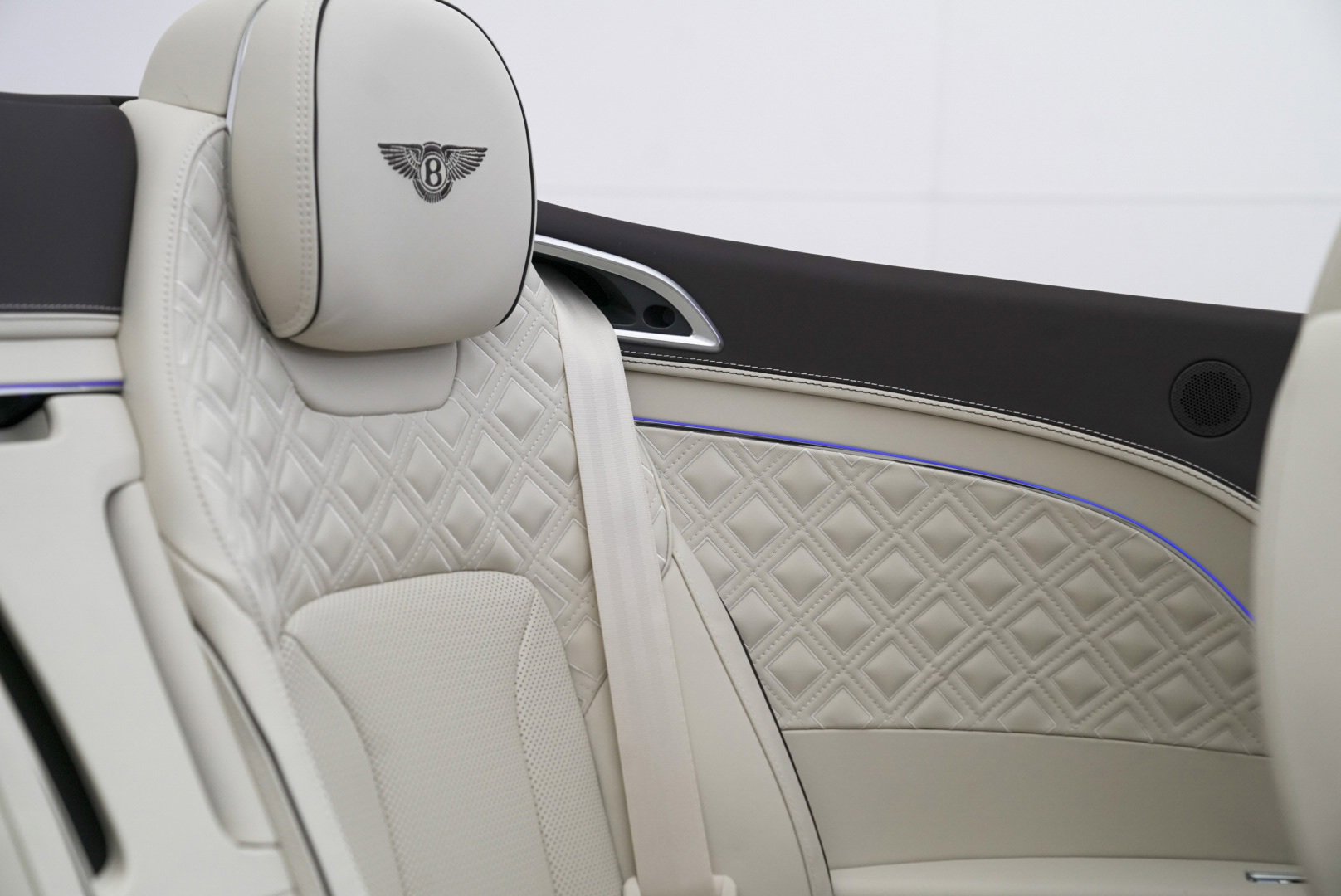 Used 2023 Bentley Continental GT Azure image 42