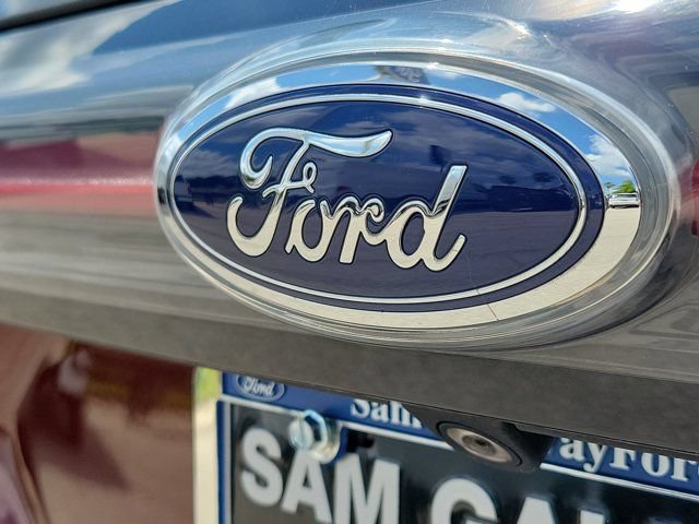 Used 2015 Ford Edge Titanium w/ Technology Package FWD image 8