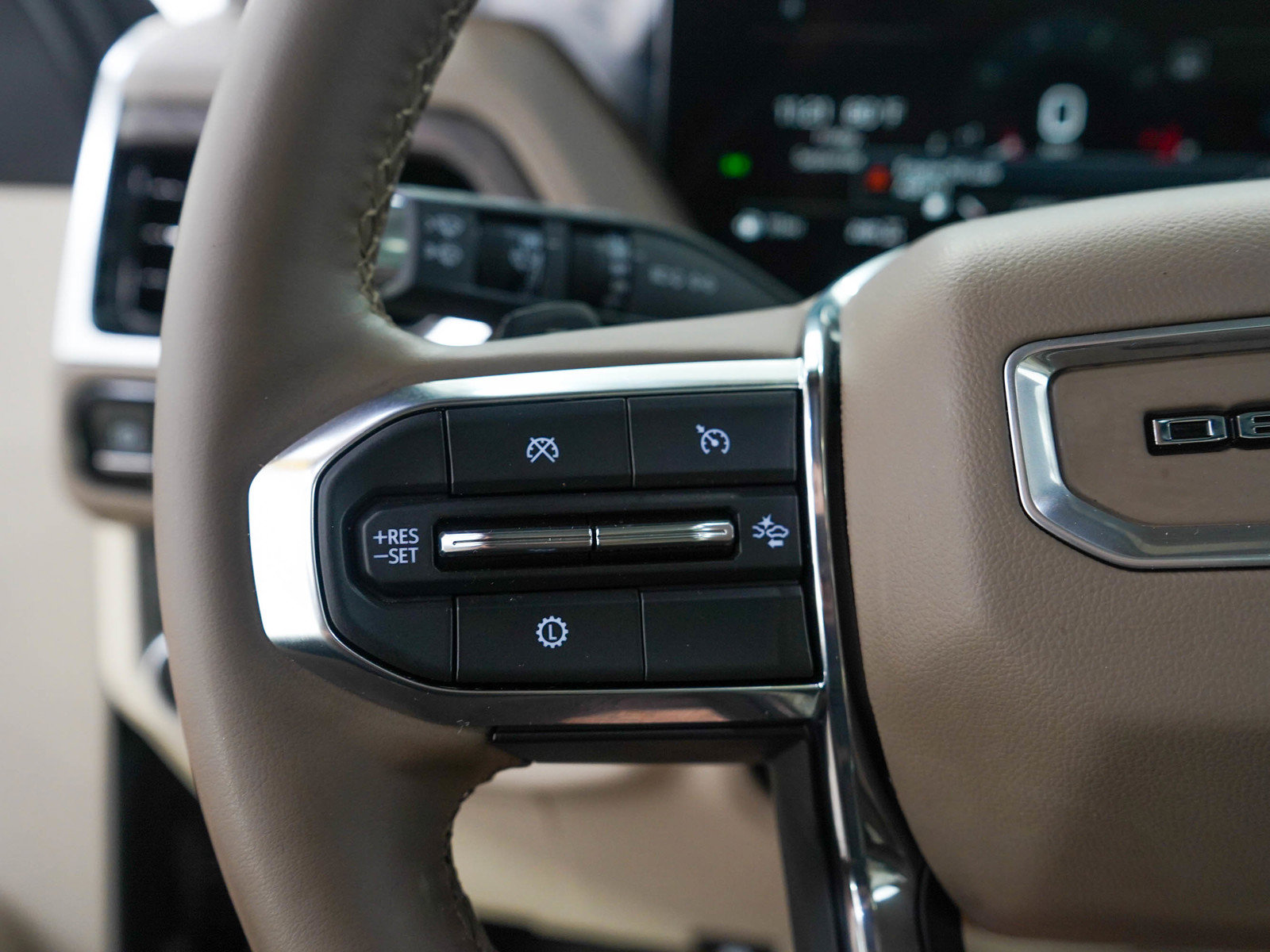 Used 2025 GMC Yukon Denali w/ Sun & Power Step Package AWD/4WD image 28