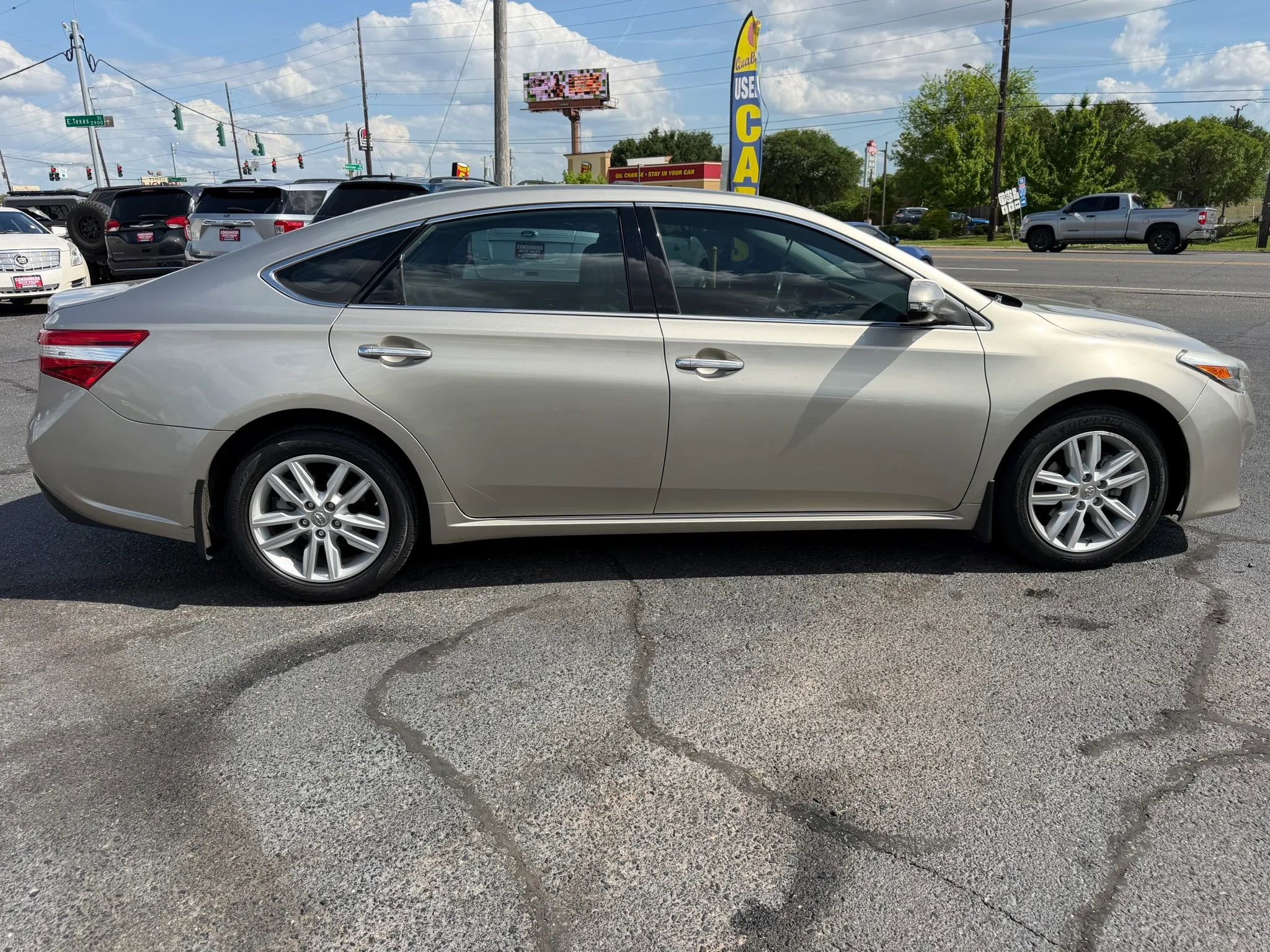 Used 2014 Toyota Avalon XLE FWD image 23