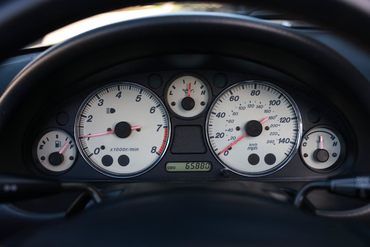 Used 2002 MAZDA MX-5 Miata RWD image 26