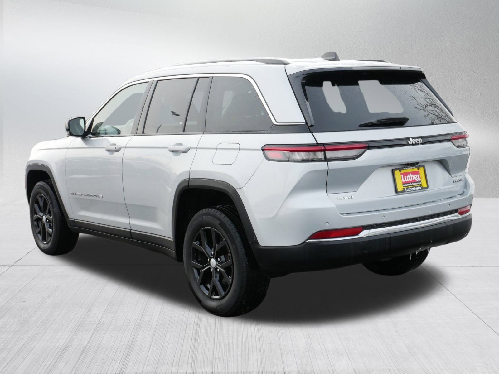 Used 2022 Jeep Grand Cherokee Limited image 5