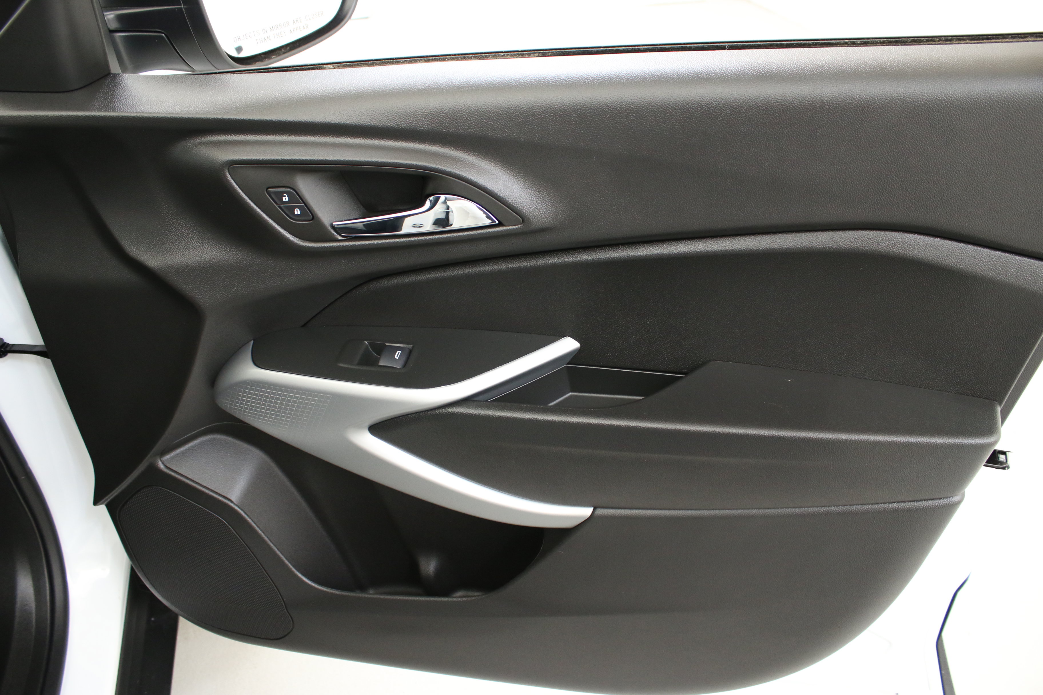 Certified 2025 Chevrolet Trax LS FWD image 30