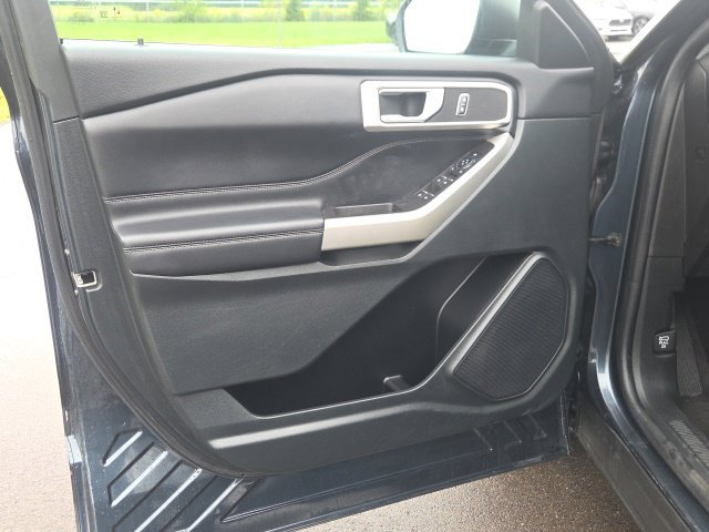 Used 2023 Ford Explorer XLT AWD/4WD image 24