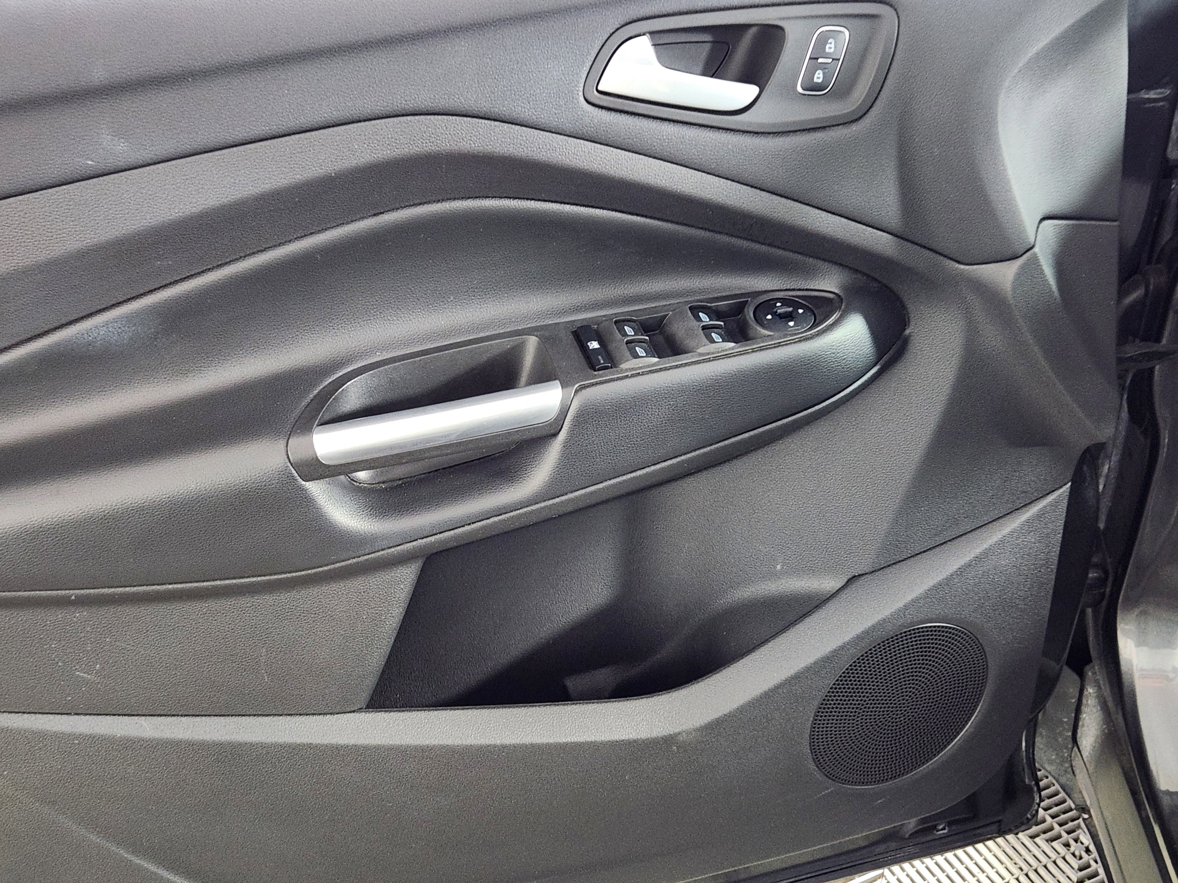 Certified 2018 Ford Escape SE w/ Ford Safe & Smart Package image 16