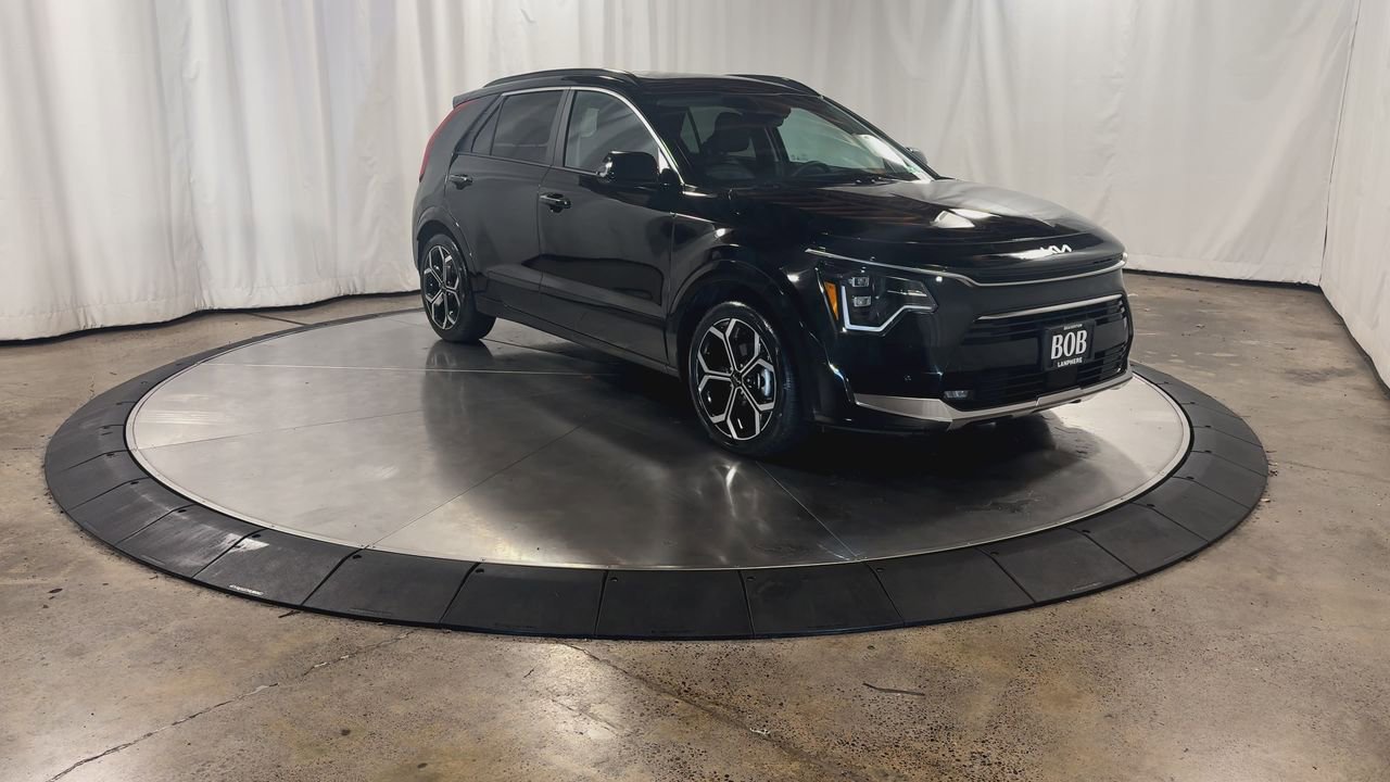 Certified 2025 Kia Niro SX Touring image 3