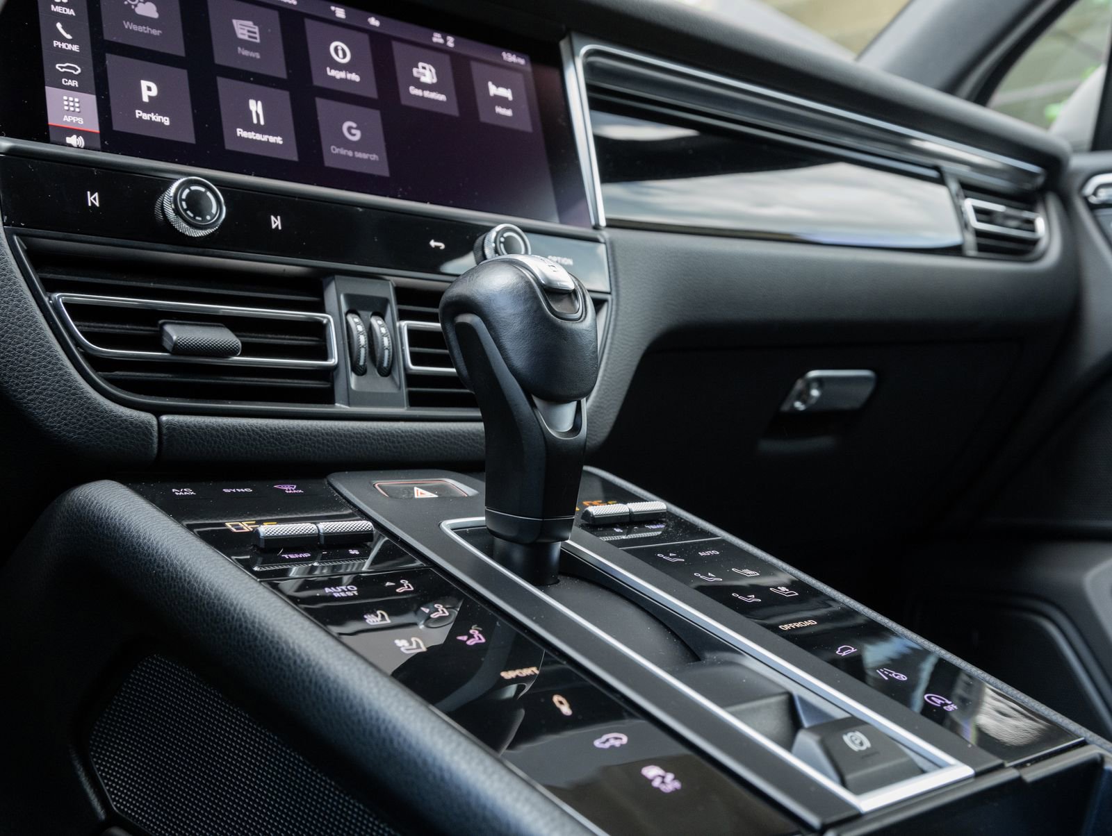 Certified 2023 Porsche Macan S AWD/4WD image 27