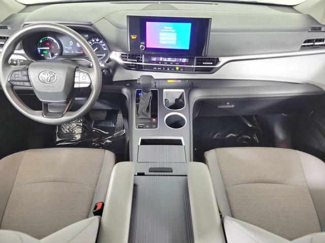Used 2025 Toyota Sienna LE FWD image 16