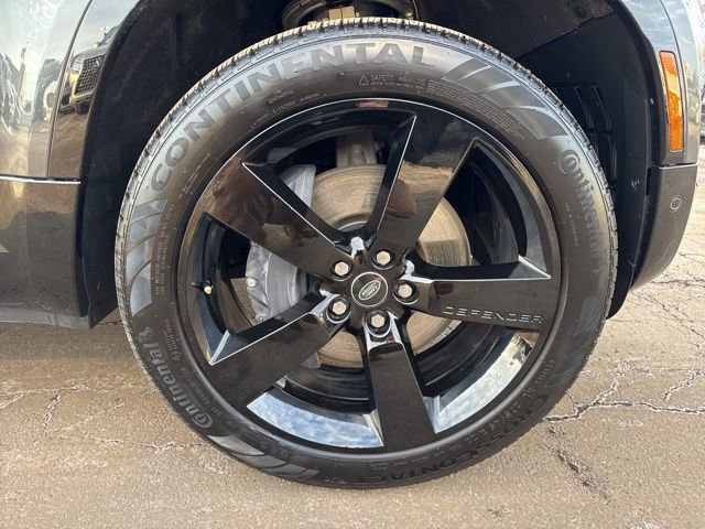 Used 2023 Land Rover Defender 130 X-Dynamic SE image 32