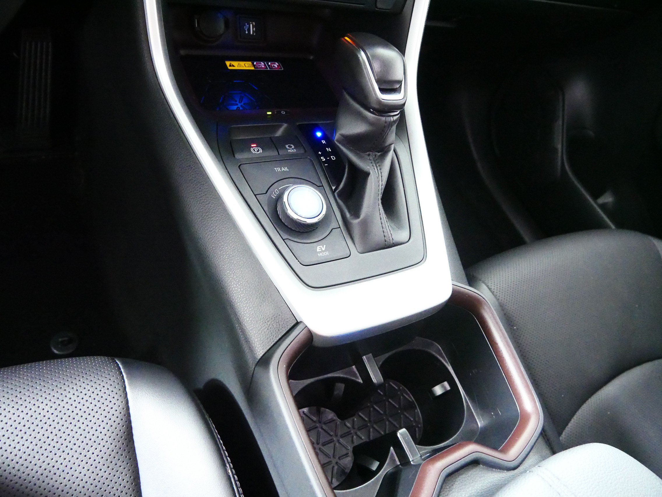 Used 2025 Toyota RAV4 Limited w/ Advanced Technology Package AWD/4WD image 24