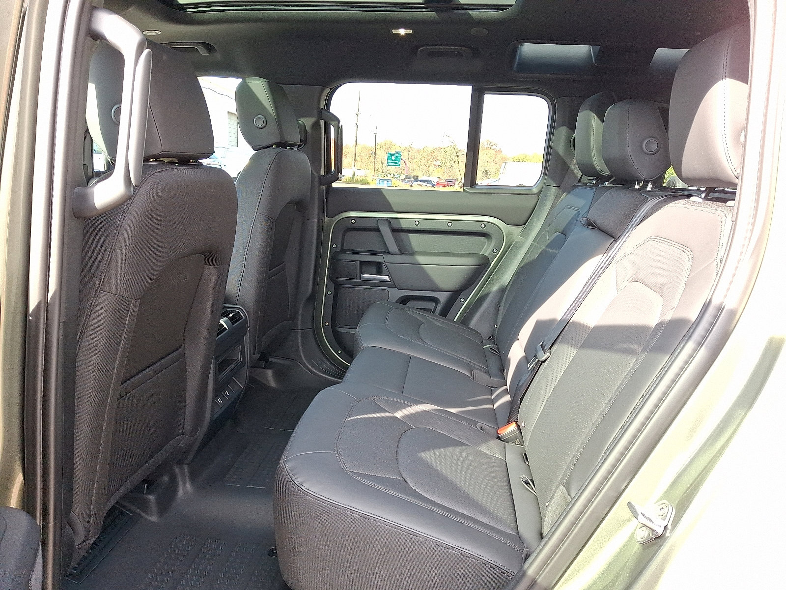 Used 2025 Land Rover Defender 110 S image 5