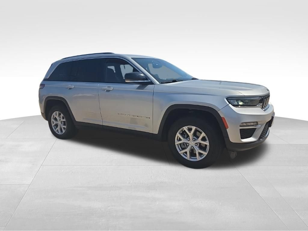 Used 2024 Jeep Grand Cherokee Limited RWD image 5