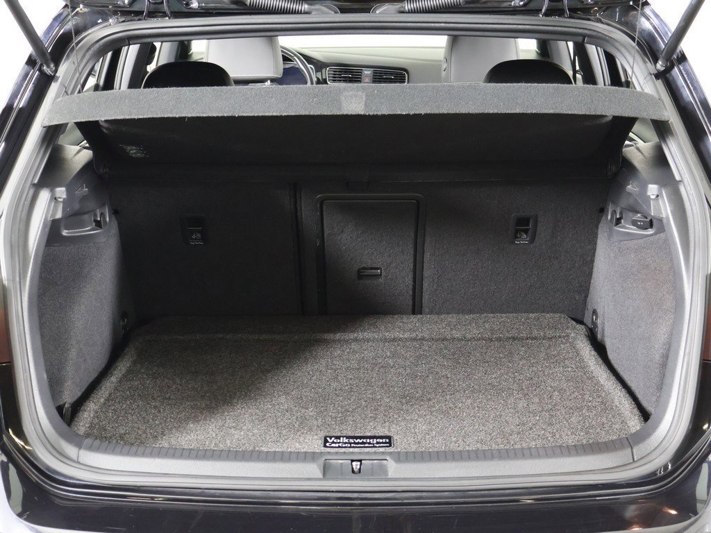 Used 2018 Volkswagen Golf R 4-Door image 19