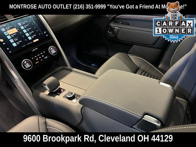 Used 2024 Land Rover Discovery Dynamic SE AWD/4WD image 16