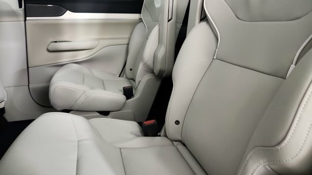 New 2026 Volvo EX90 Plus AWD/4WD image 28