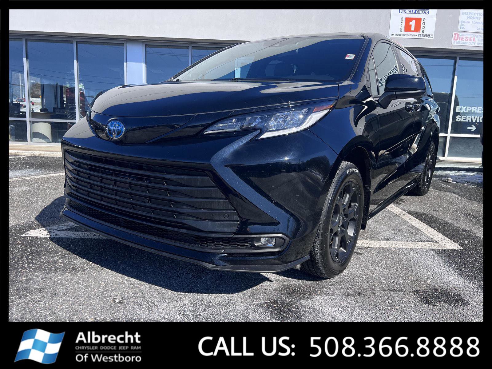 Used 2025 Toyota Sienna XLE Woodland Edition