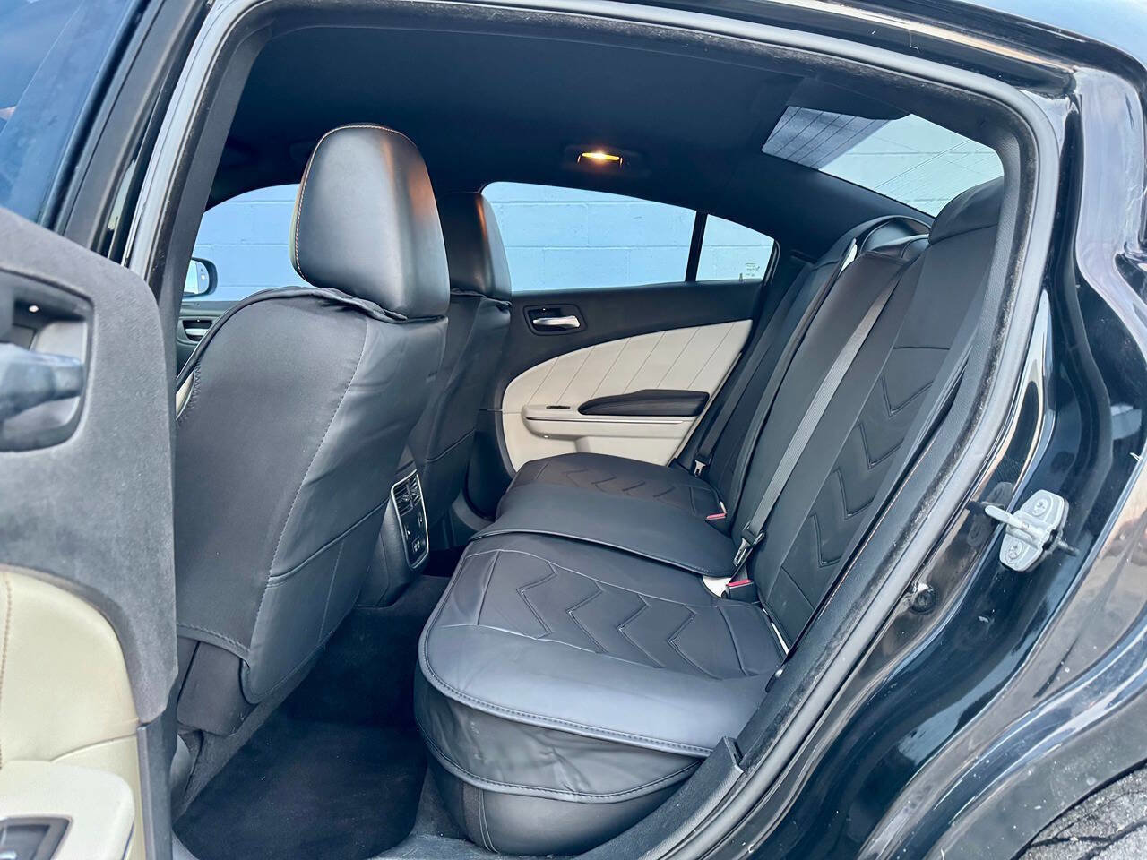 Used 2015 Dodge Charger R/T w/ Plus Group RWD image 18