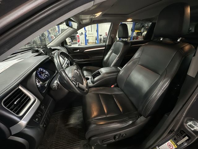 Used 2017 Toyota Highlander XLE image 17