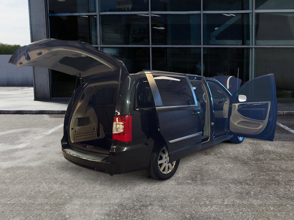 Used 2016 Chrysler Town & Country Touring FWD image 12