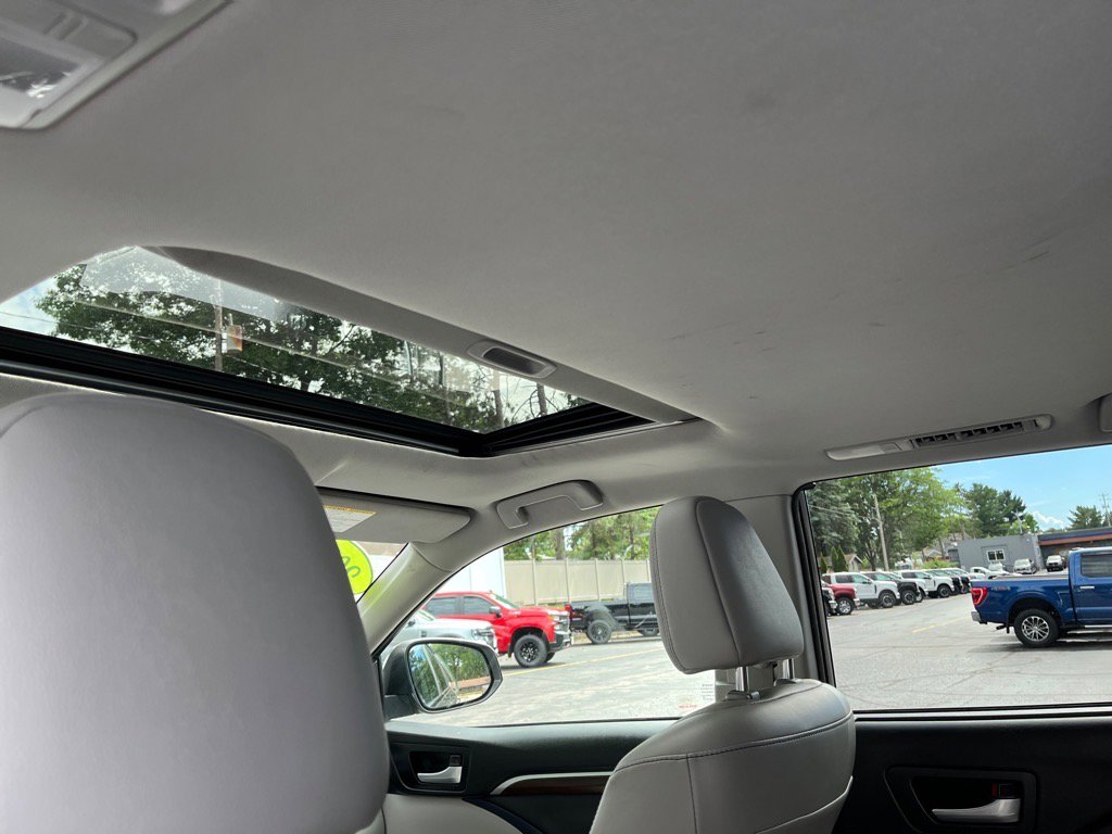 Used 2015 Toyota Highlander Limited image 12