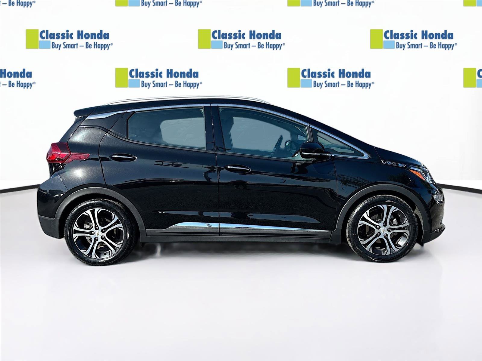 Used 2021 Chevrolet Bolt Premier w/ Infotainment Package image 9