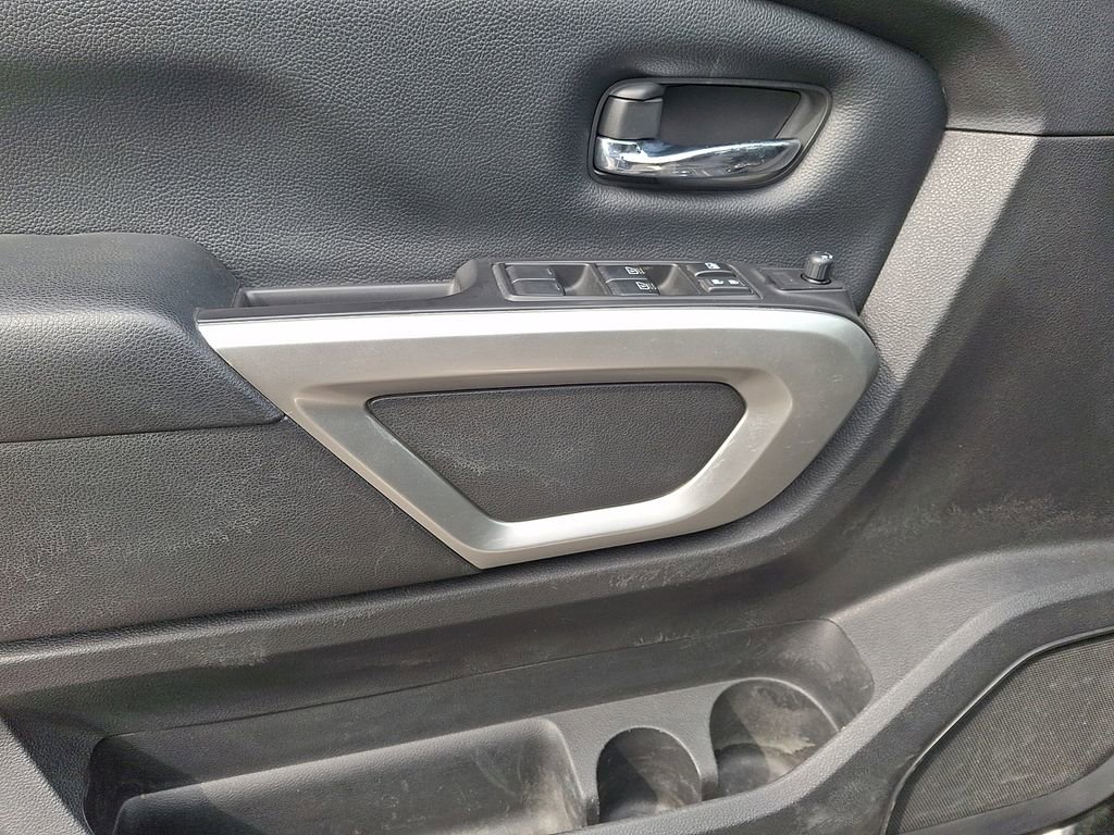 Used 2017 Nissan Titan SV image 12