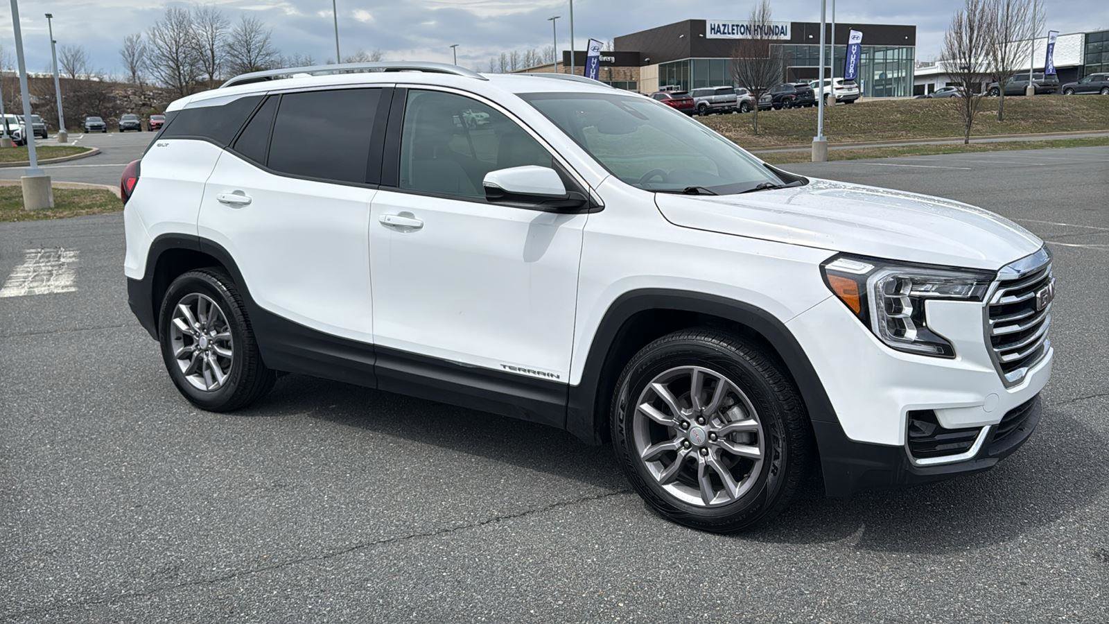 Used 2024 GMC Terrain SLT FWD image 2