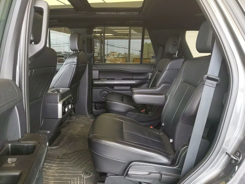 Used 2020 Ford Expedition XLT w/ Equipment Group 202A AWD/4WD image 14