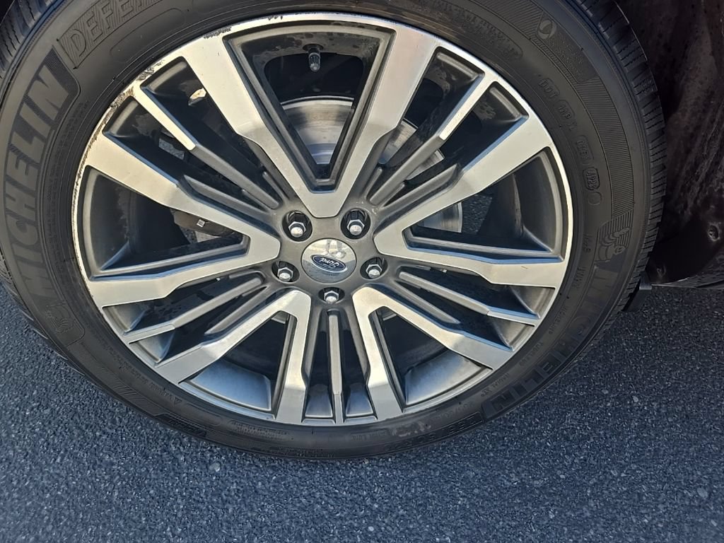 Used 2018 Ford Explorer Platinum AWD/4WD image 38