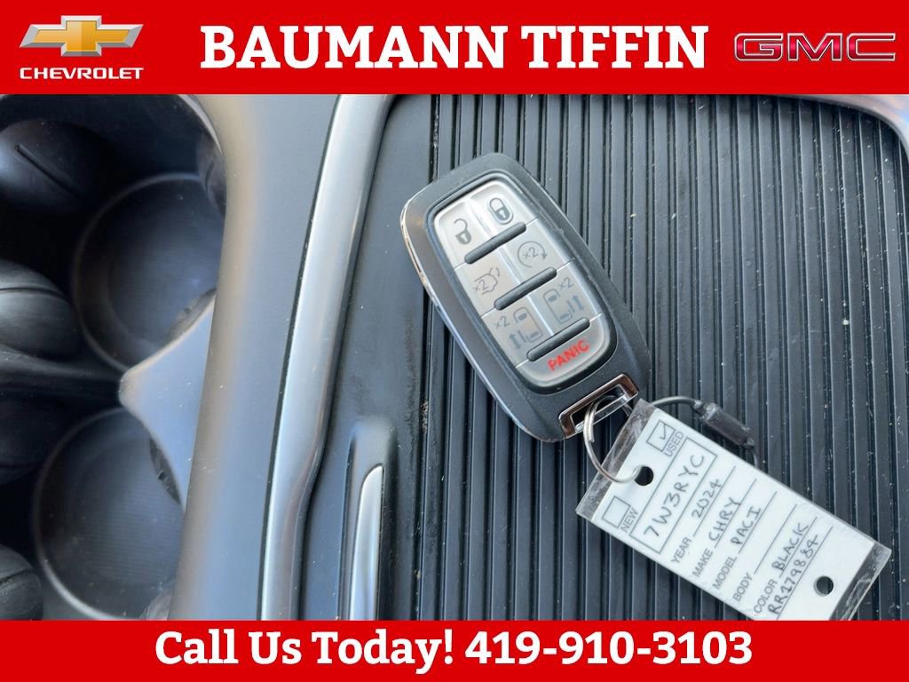 Used 2024 Chrysler Pacifica Touring-L image 23