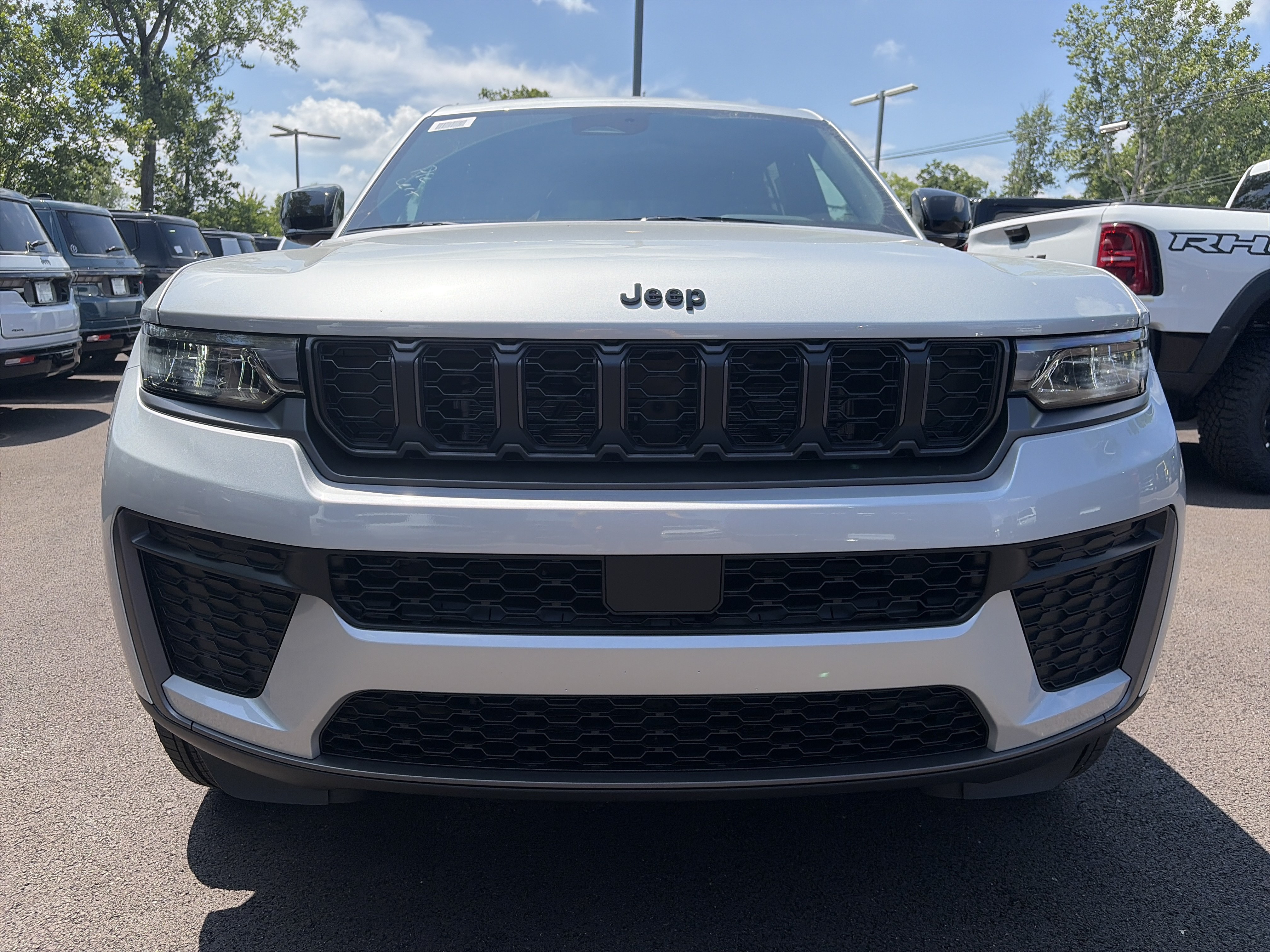 New 2026 Jeep Grand Cherokee L 4WD image 25