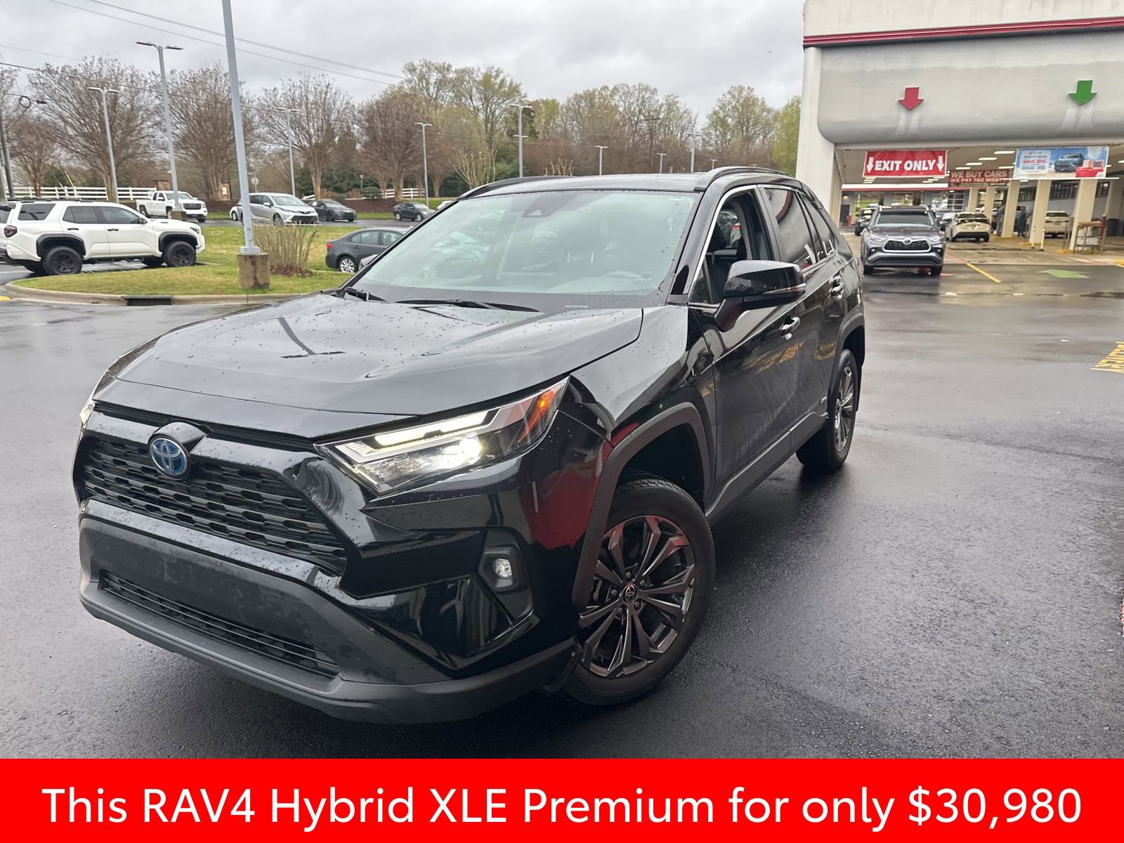 Used 2022 Toyota RAV4 XLE Premium image 15