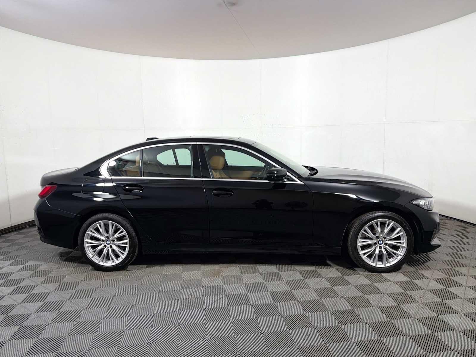 Used 2024 BMW 330i xDrive Sedan w/ Premium Package AWD/4WD image 7