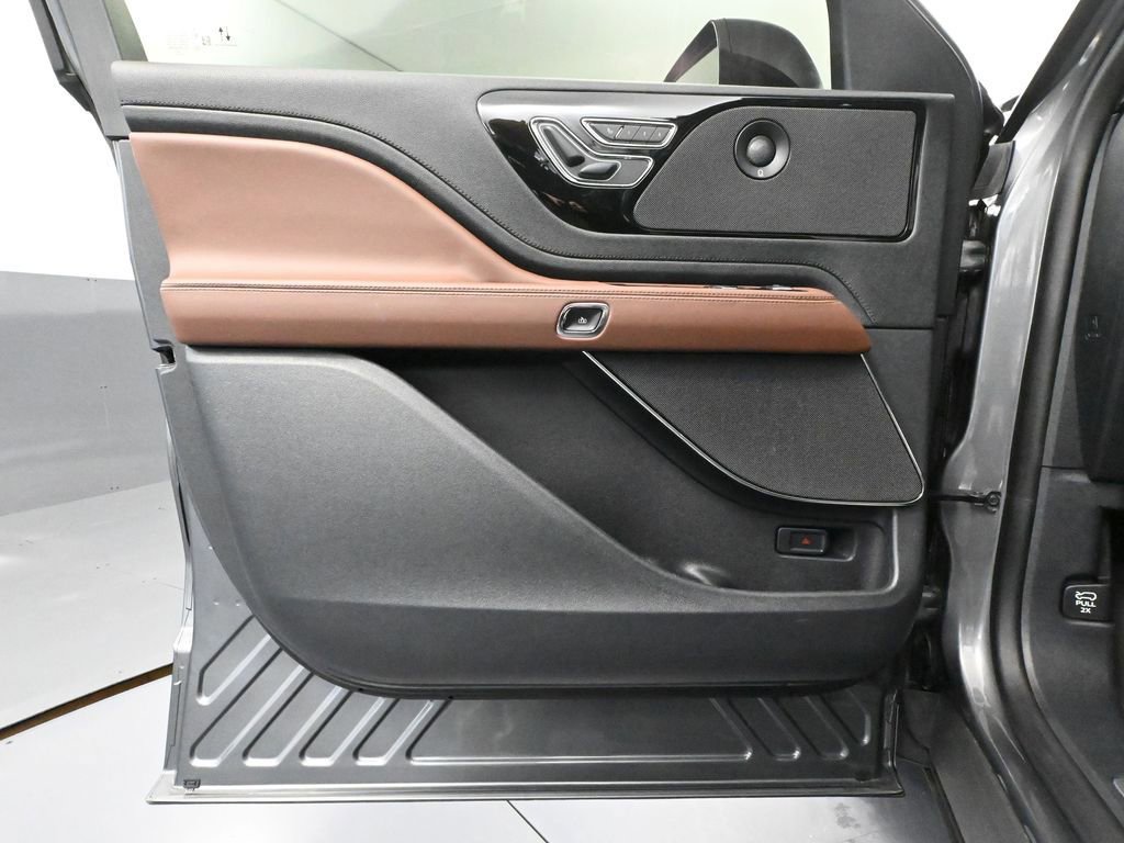 Used 2025 Lincoln Aviator Reserve w/ Jet Appearance Package AWD/4WD image 20