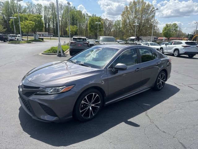 Used 2020 Toyota Camry SE FWD image 2