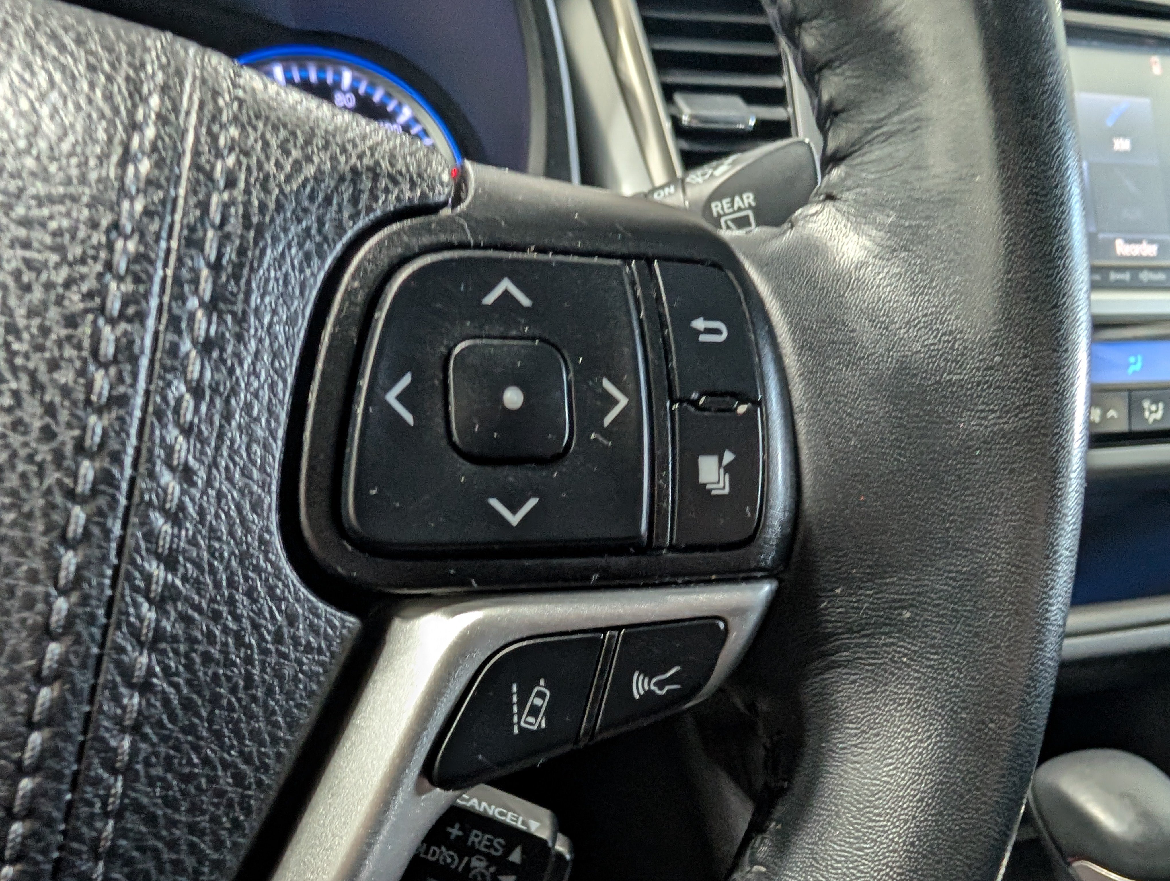 Used 2019 Toyota Highlander SE AWD/4WD image 22