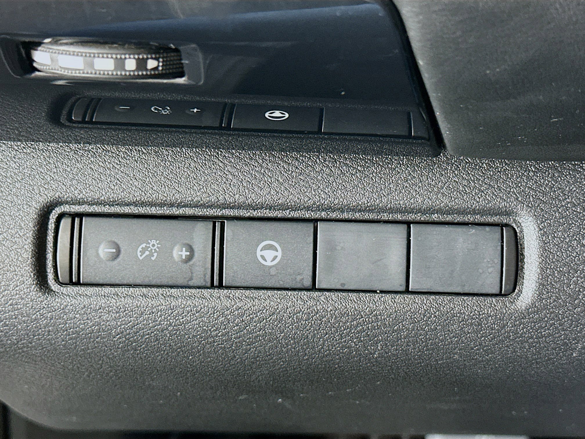 Used 2024 Nissan Pathfinder SV image 17