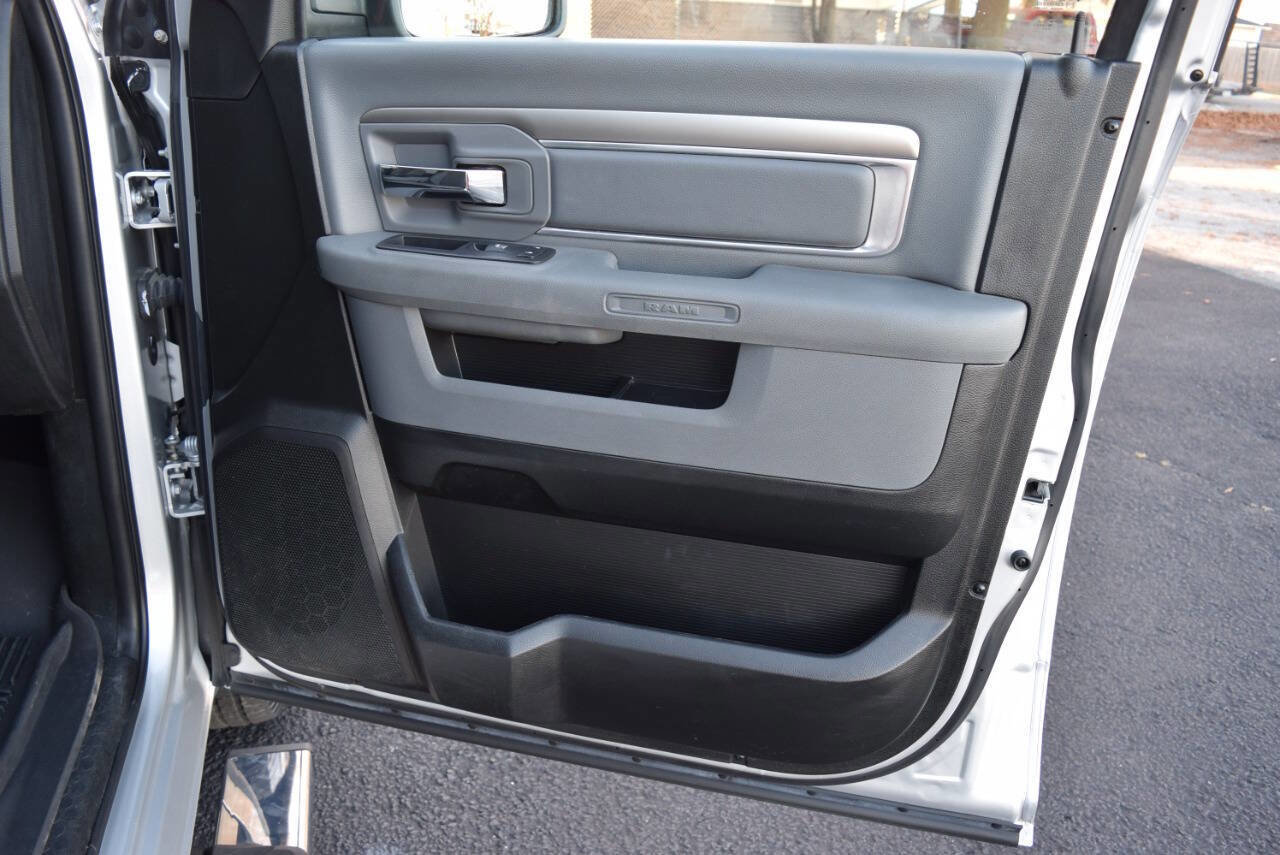 Used 2019 RAM 1500 Classic SLT w/ Luxury Group image 47