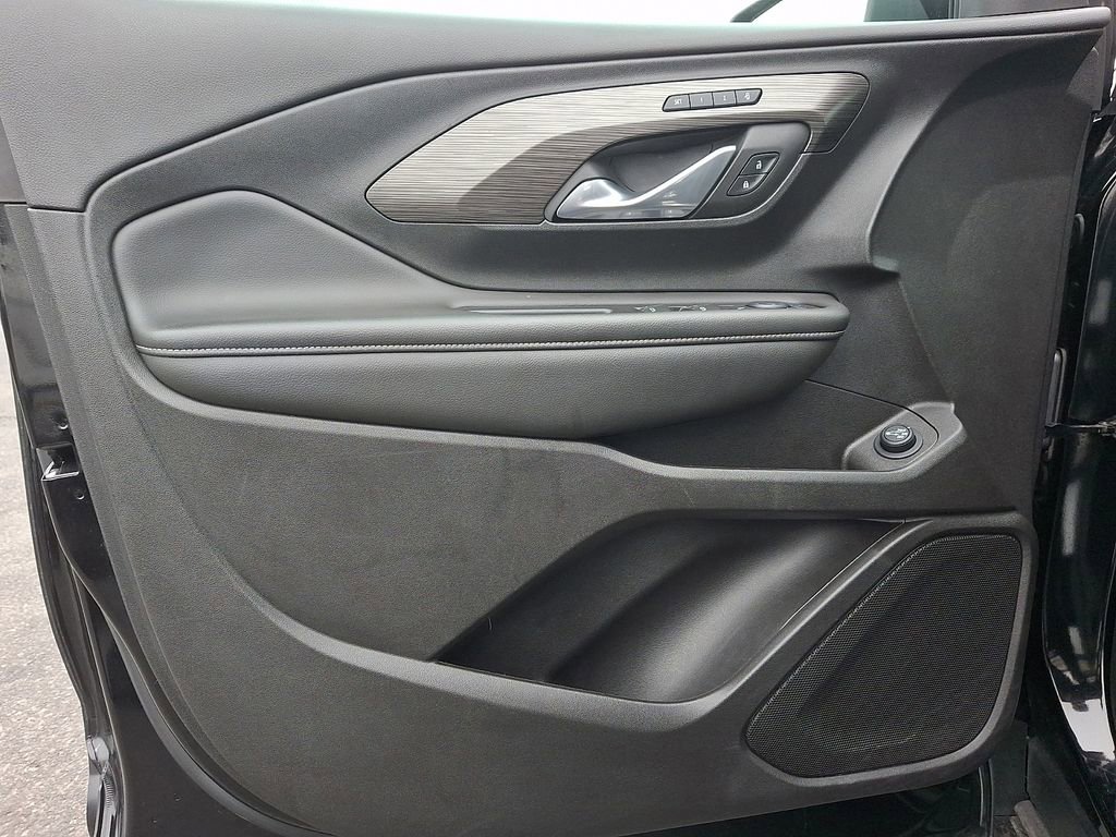 Used 2024 GMC Terrain SLT image 15