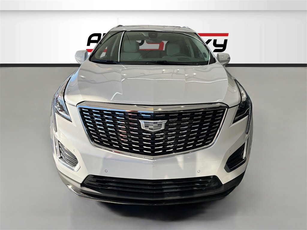 Used 2025 Cadillac XT5 Premium Luxury w/ LPO, ONYX Package image 2
