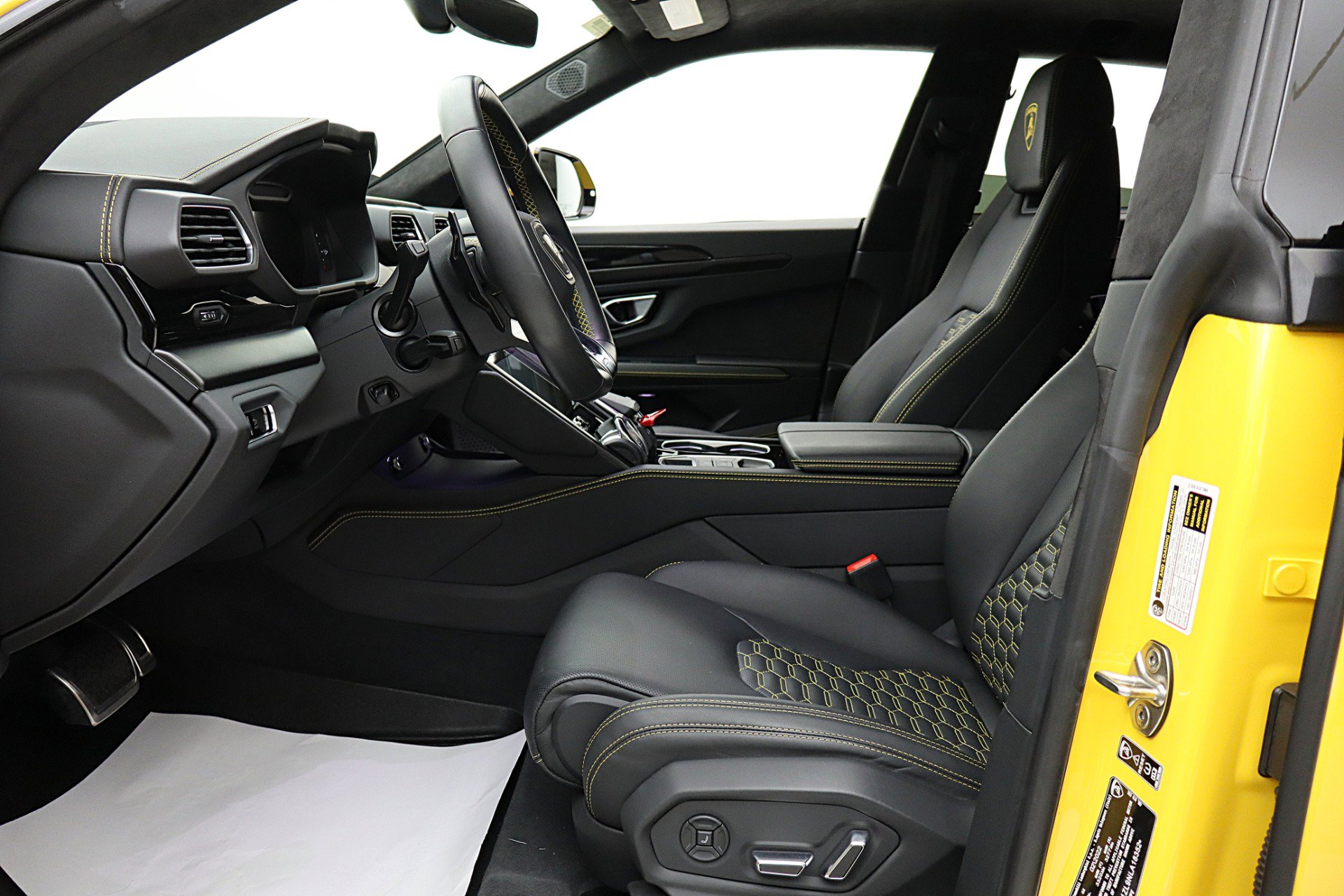Used 2022 Lamborghini Urus image 44