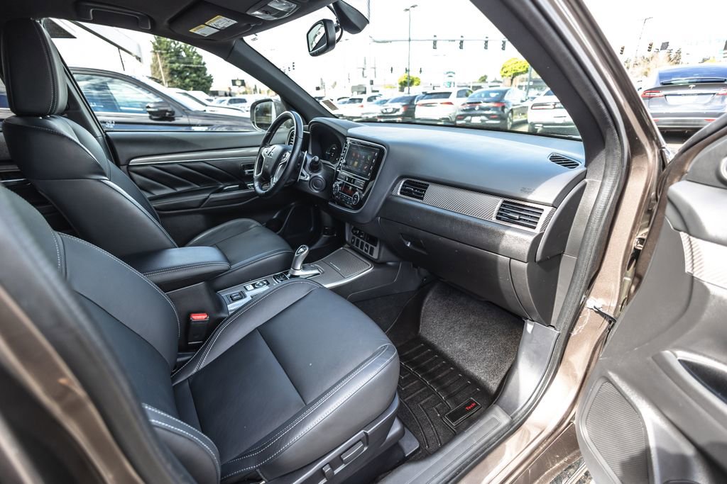 Used 2019 Mitsubishi Outlander SEL image 28