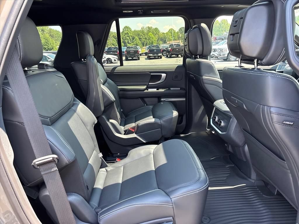New 2027 Ford Expedition Platinum w/ Stealth Performance Package AWD/4WD image 14