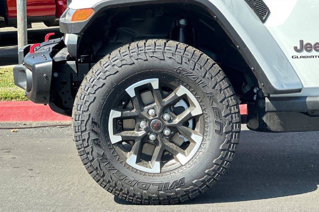 New 2026 Jeep Gladiator Rubicon w/ Safety Group AWD/4WD image 24