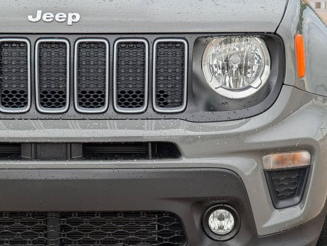 Used 2022 Jeep Renegade Latitude w/ Convenience Group AWD/4WD image 9